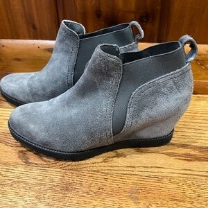 Naturalizer Darena Grey Suede Hidden Wedge Ankle Boot 5.5